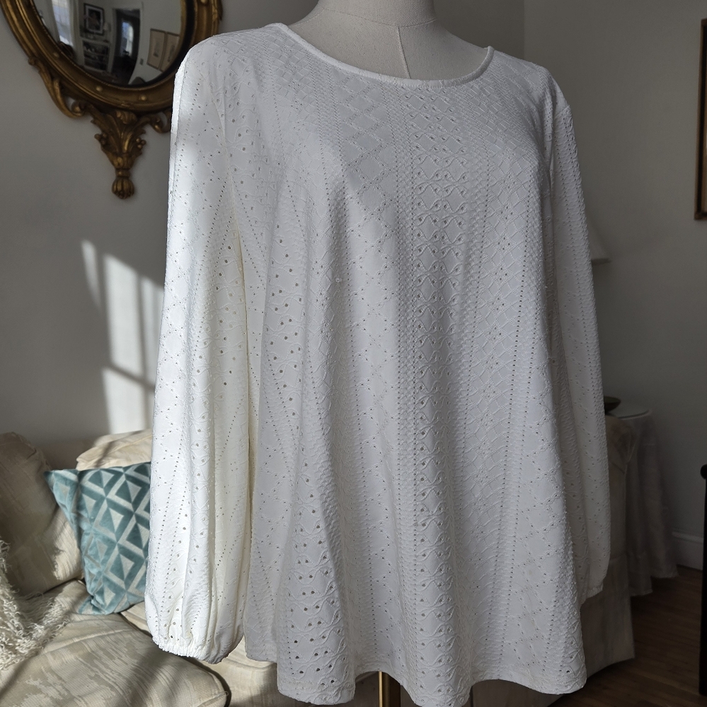 Elegant White Women's Top XL